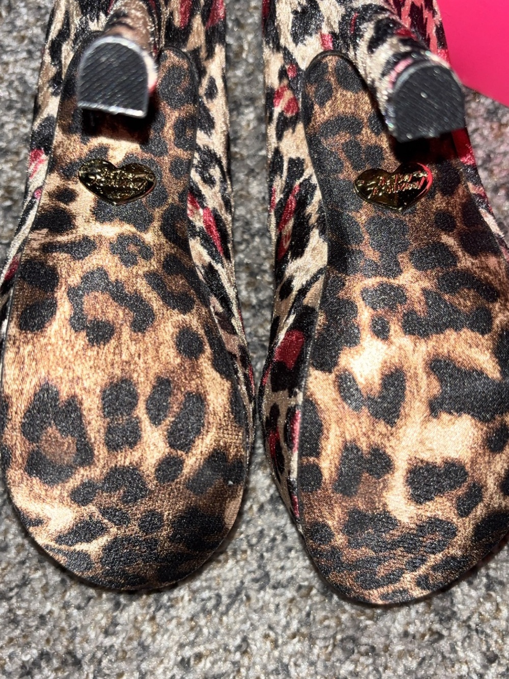 Betsey Johnson Leopard Print Platform Pumps - Picture 5 of 7